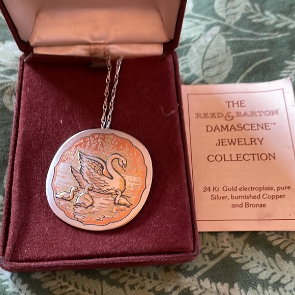 The reed and Barton damascene swan pendant - Picture 4 of 4